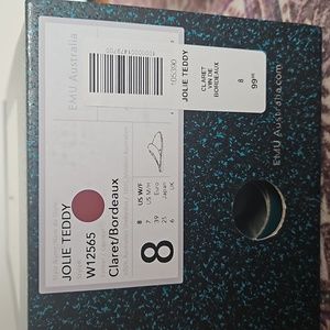 Emu jolie teddy slippers size 8